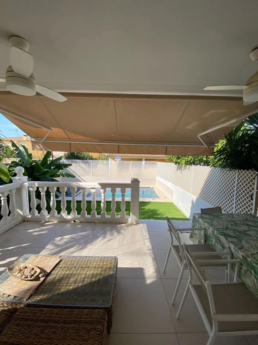 3 bedroom Villa for rent in La Pobla de Vallbona with garage - € 2,000 (Ref: 9437141)