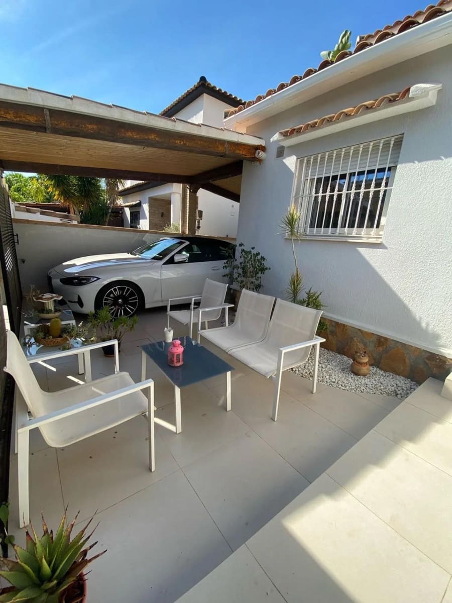 3 bedroom Villa for rent in La Pobla de Vallbona with garage - € 2,000 (Ref: 9437141)