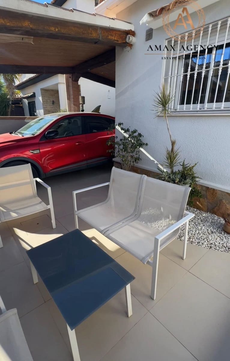 3 slaapkamer Villa te huur in La Pobla de Vallbona met garage - € 2.000 (Ref: 9437141)