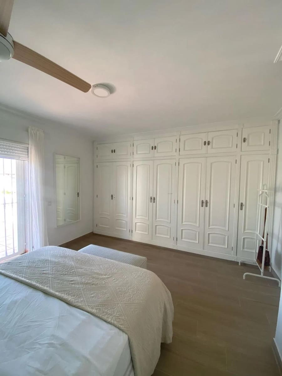 3 slaapkamer Villa te huur in La Pobla de Vallbona met garage - € 2.000 (Ref: 9437141)