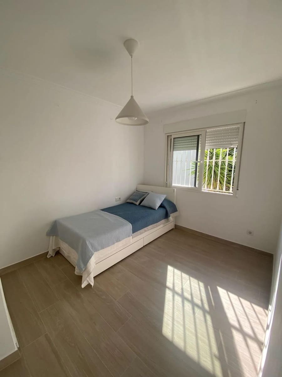 3 slaapkamer Villa te huur in La Pobla de Vallbona met garage - € 2.000 (Ref: 9437141)