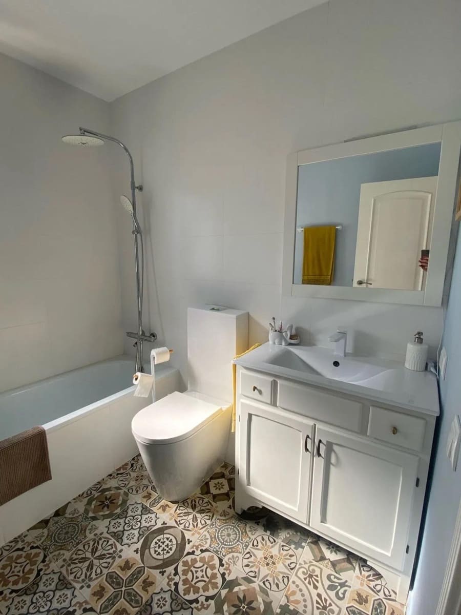 3 slaapkamer Villa te huur in La Pobla de Vallbona met garage - € 2.000 (Ref: 9437141)