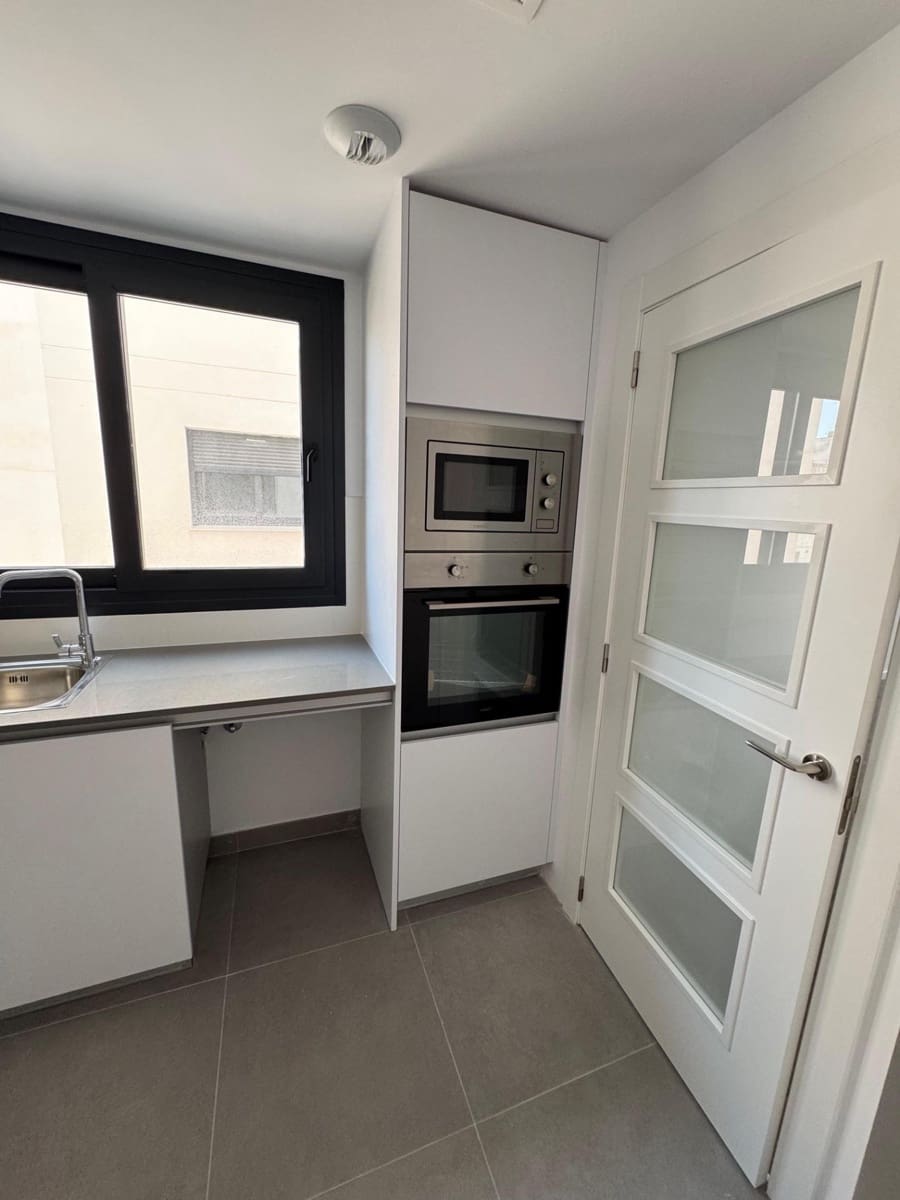 3 soveværelse Lejlighed til leje i Valencia by - € 2.000 (Ref: 9488720)