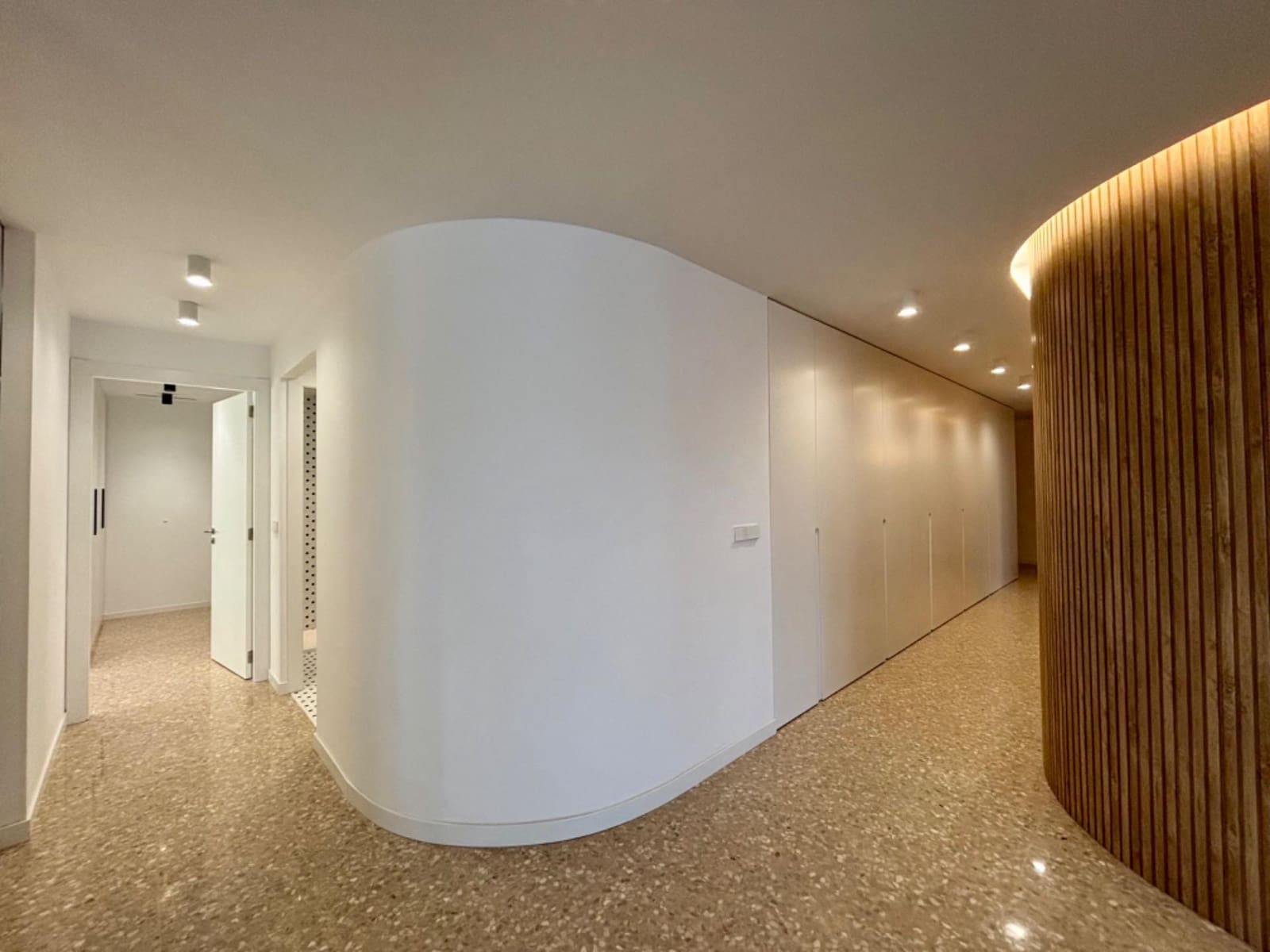 Piso de 4 habitaciones en València ciudad en alquiler - 2.800 € (Ref: 9495326)