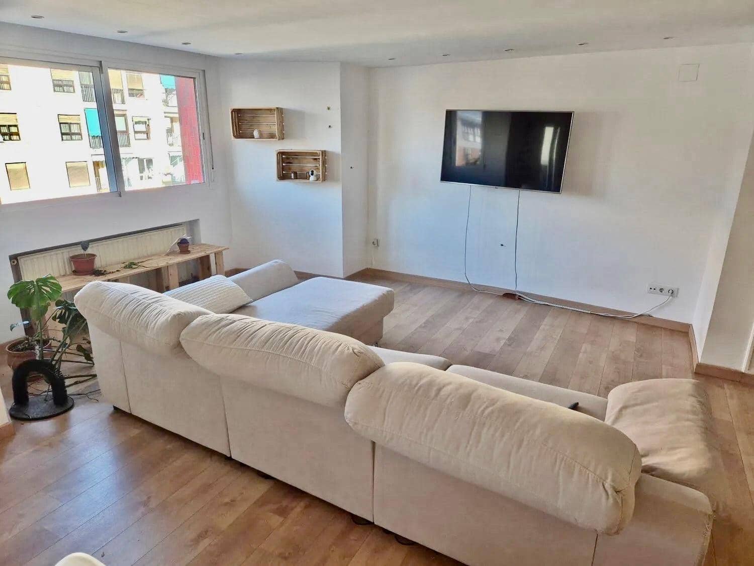 4 bedroom Flat for rent in Valencia city - € 1,900 (Ref: 9502396)