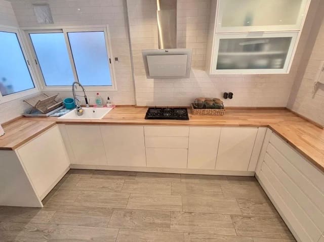 4 soveværelse Lejlighed til leje i Arrancapins, Valencia by - € 1.900 (Ref: 9502396)