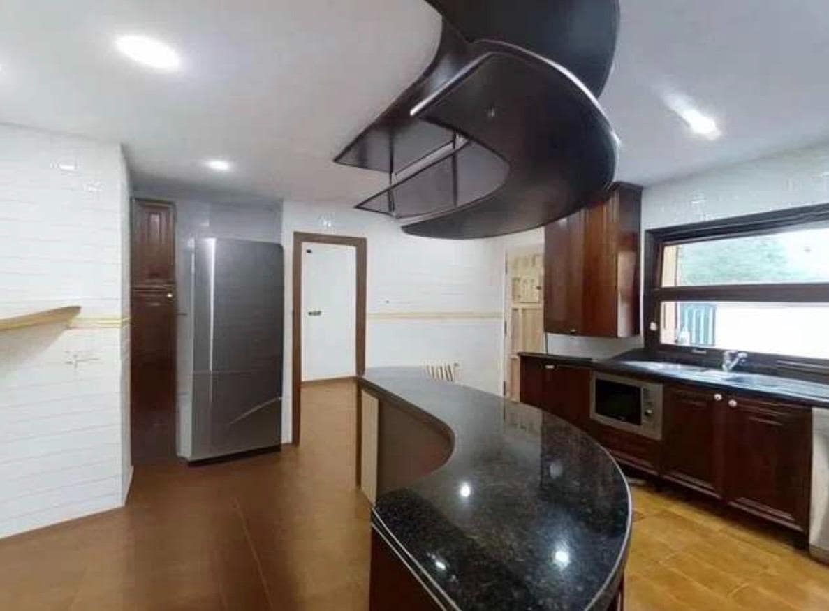 5 soveværelse Villa til salg i Torrent med garage - € 710.000 (Ref: 9502398)