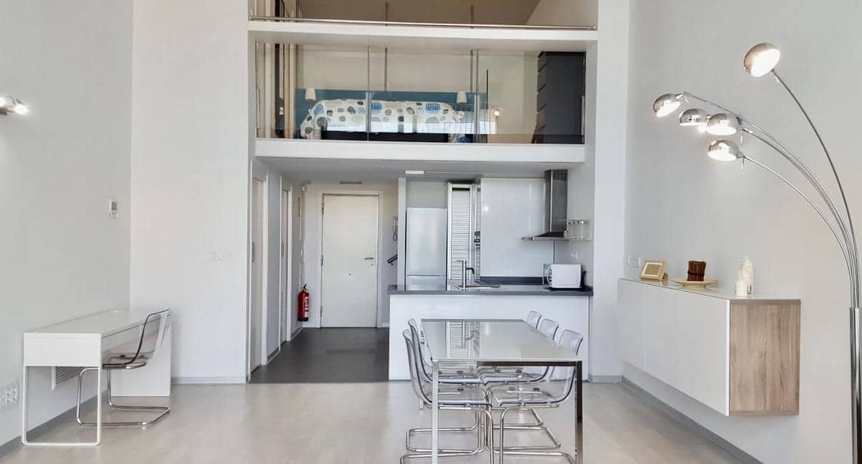 1 makuuhuone Ullakkoasunto vuokrattavana paikassa Valencia kaupunki mukana uima-altaan - 1 100 € (Ref: 9527740)