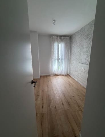 4 soveværelse Lejlighed til leje i Malilla, Valencia by med garage - € 1.950 (Ref: 9543700)