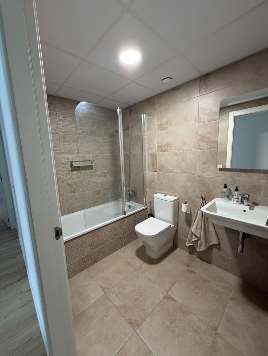 4 soveværelse Lejlighed til leje i Valencia by med garage - € 1.950 (Ref: 9543700)