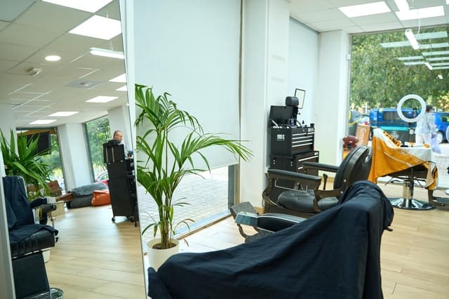 Entreprise à louer à L'Amistat, Valence ville - 1 200 € (Ref: 9543702)