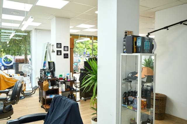 Entreprise à louer à L'Amistat, Valence ville - 1 200 € (Ref: 9543702)