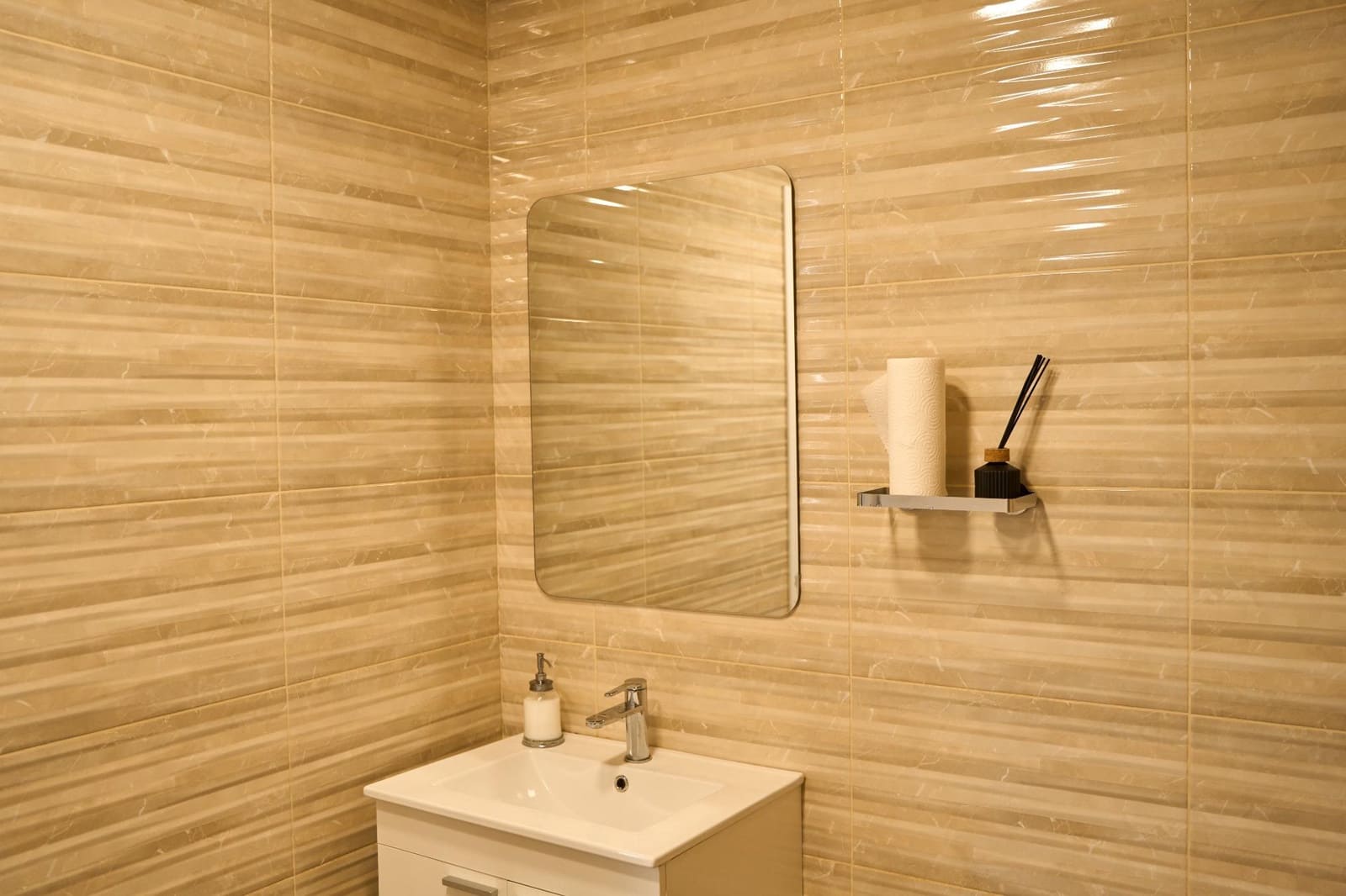 Entreprise à louer à Valence ville - 1 200 € (Ref: 9543702)