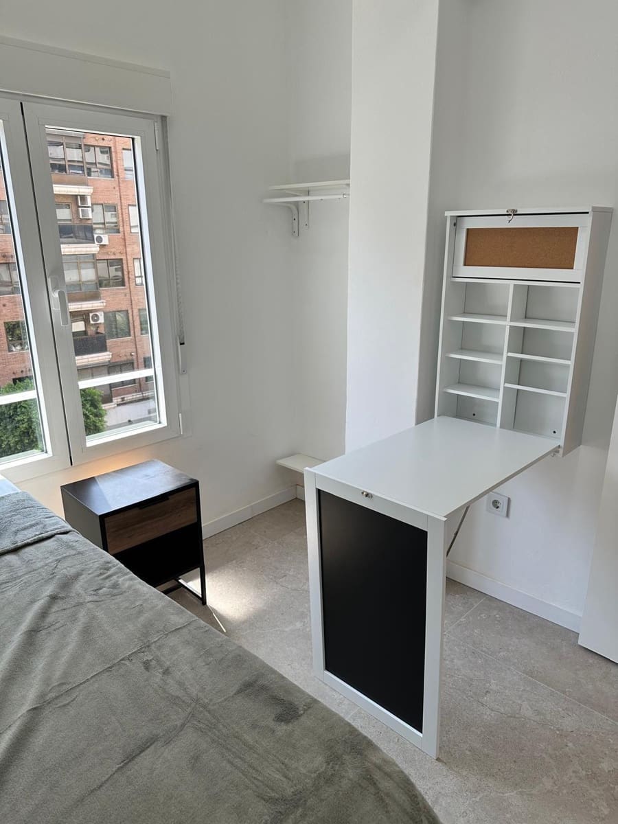 3 soverom Leilighet til leie i Valencia by - € 2 000 (Ref: 9582983)