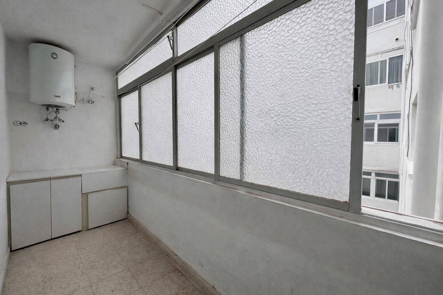 3 bedroom Flat for sale in Valencia city - € 360,000 (Ref: 9601189)