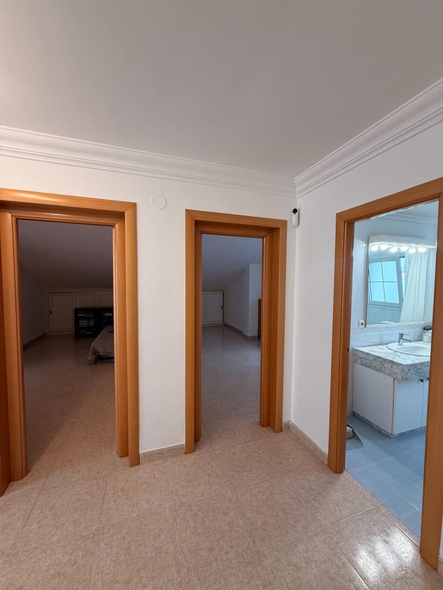 Chalet de 4 habitaciones en La Cañada en alquiler con piscina - 2.600 € (Ref: 9605012)