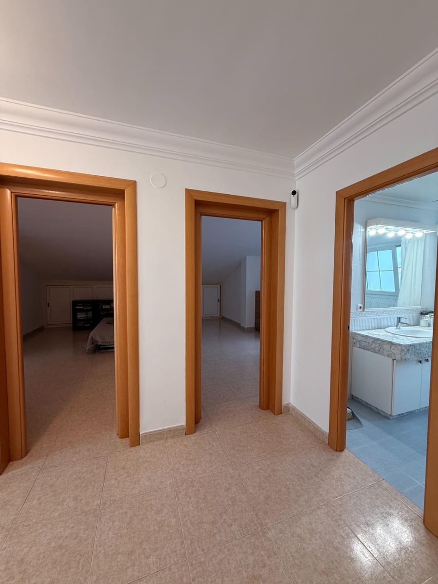 Chalet de 4 habitaciones en La Cañada en alquiler con piscina - 2.600 € (Ref: 9605012)