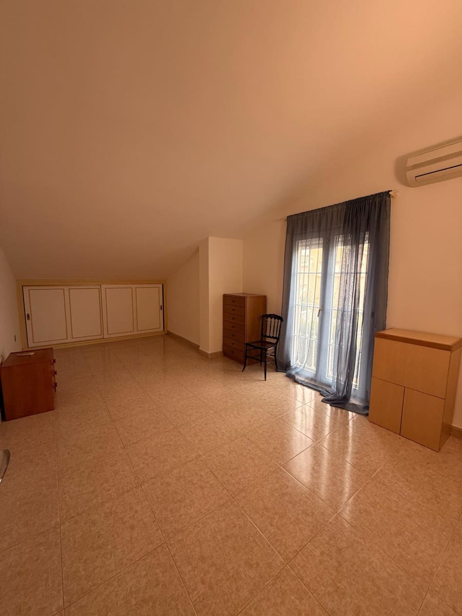 Chalet de 4 habitaciones en La Cañada en alquiler con piscina - 2.600 € (Ref: 9605012)