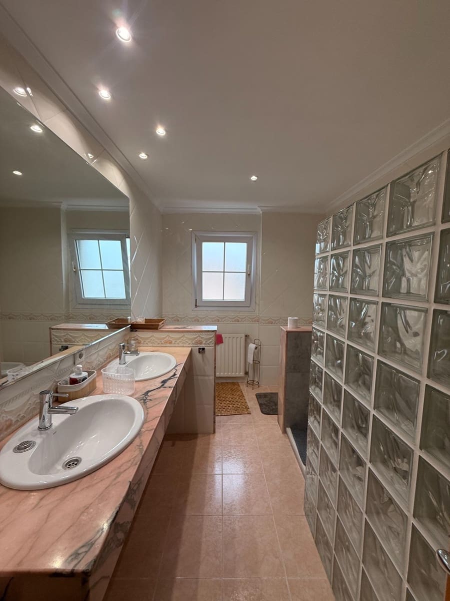 Chalet de 4 habitaciones en La Cañada en alquiler con piscina - 2.600 € (Ref: 9605012)