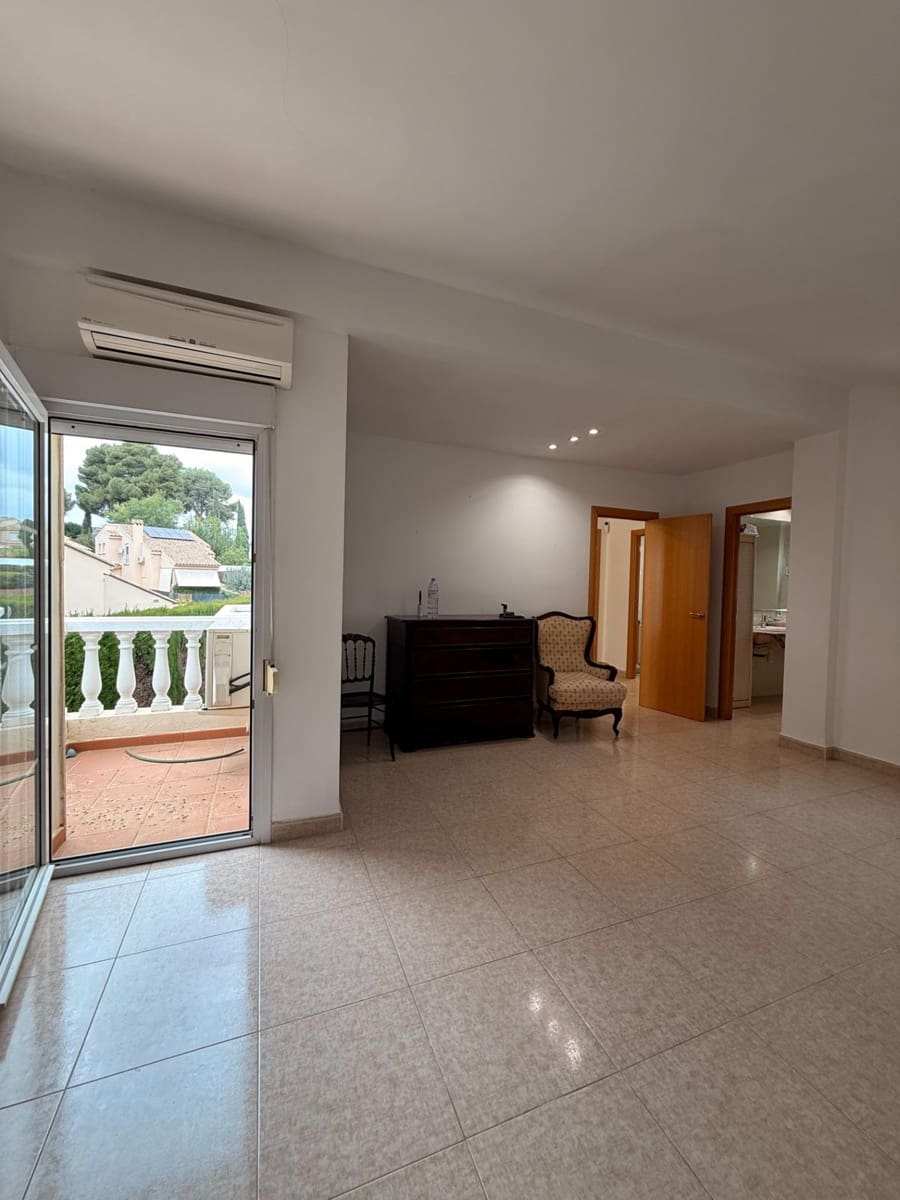 Chalet de 4 habitaciones en La Cañada en alquiler con piscina - 2.600 € (Ref: 9605012)