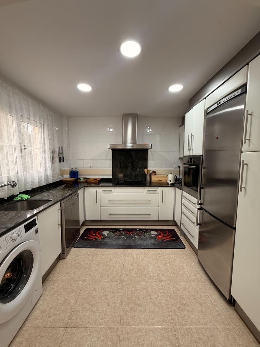 Chalet de 4 habitaciones en La Cañada en alquiler con piscina - 2.600 € (Ref: 9605012)