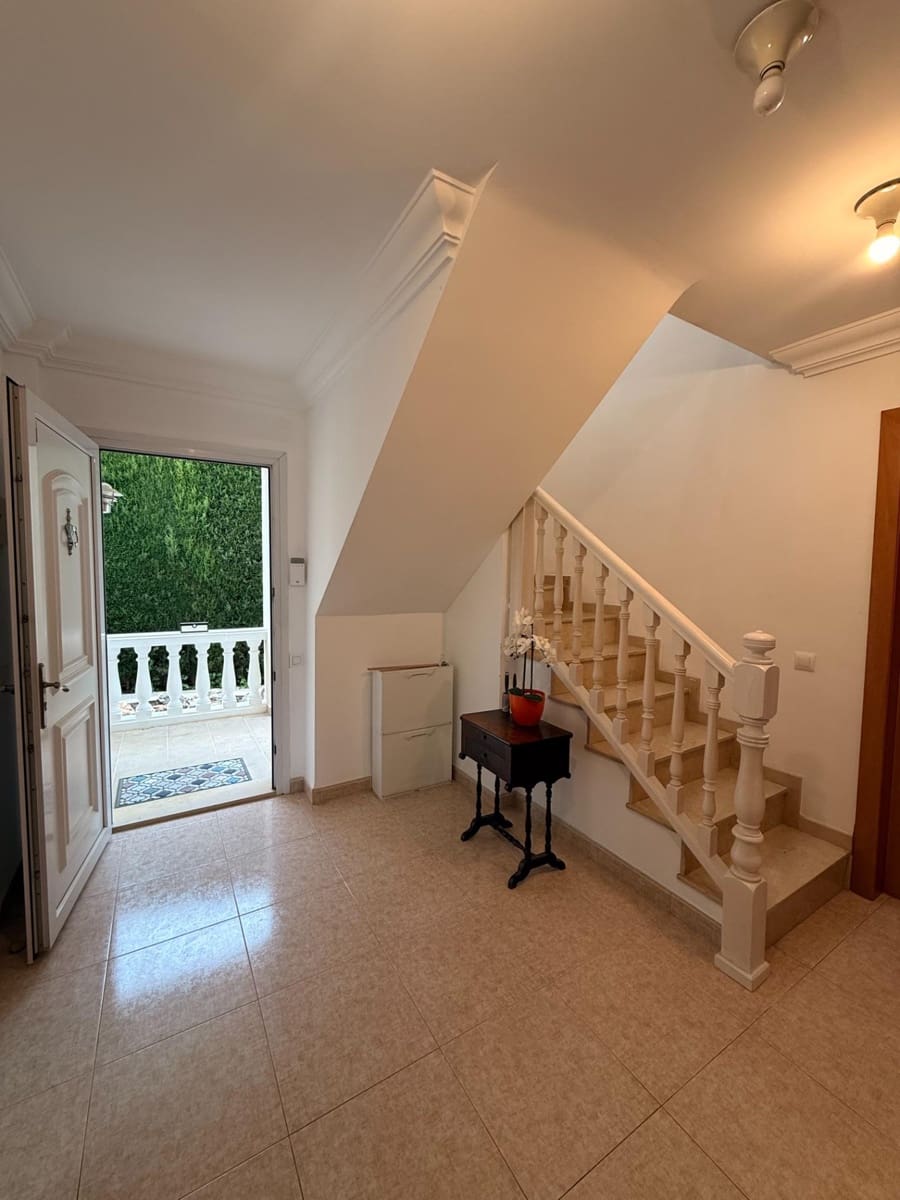 Chalet de 4 habitaciones en La Cañada en alquiler con piscina - 2.600 € (Ref: 9605012)