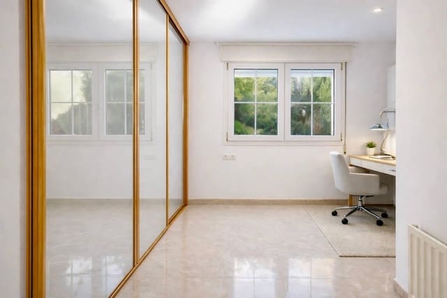 Chalet de 4 habitaciones en La Cañada, Paterna en alquiler con piscina - 2.600 € (Ref: 9605012)