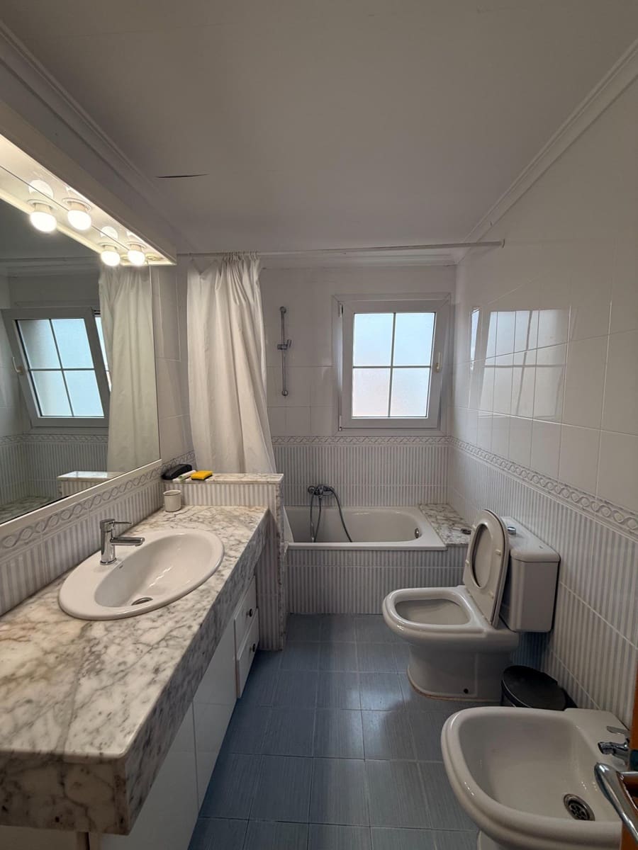 Chalet de 4 habitaciones en La Cañada en alquiler con piscina - 2.600 € (Ref: 9605012)