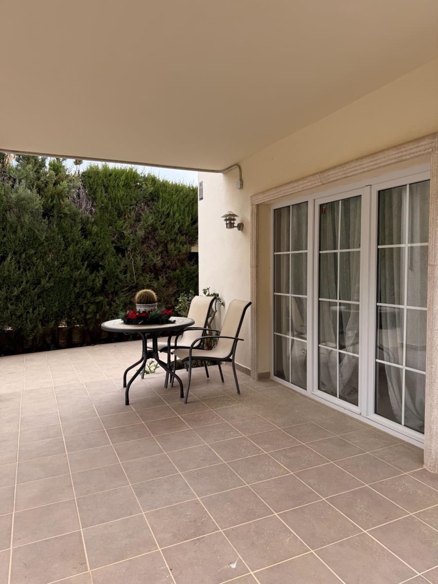 Chalet de 4 habitaciones en La Cañada en alquiler con piscina - 2.600 € (Ref: 9605012)