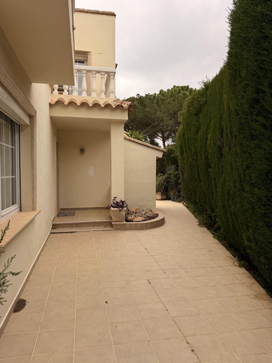 Chalet de 4 habitaciones en La Cañada en alquiler con piscina - 2.600 € (Ref: 9605012)