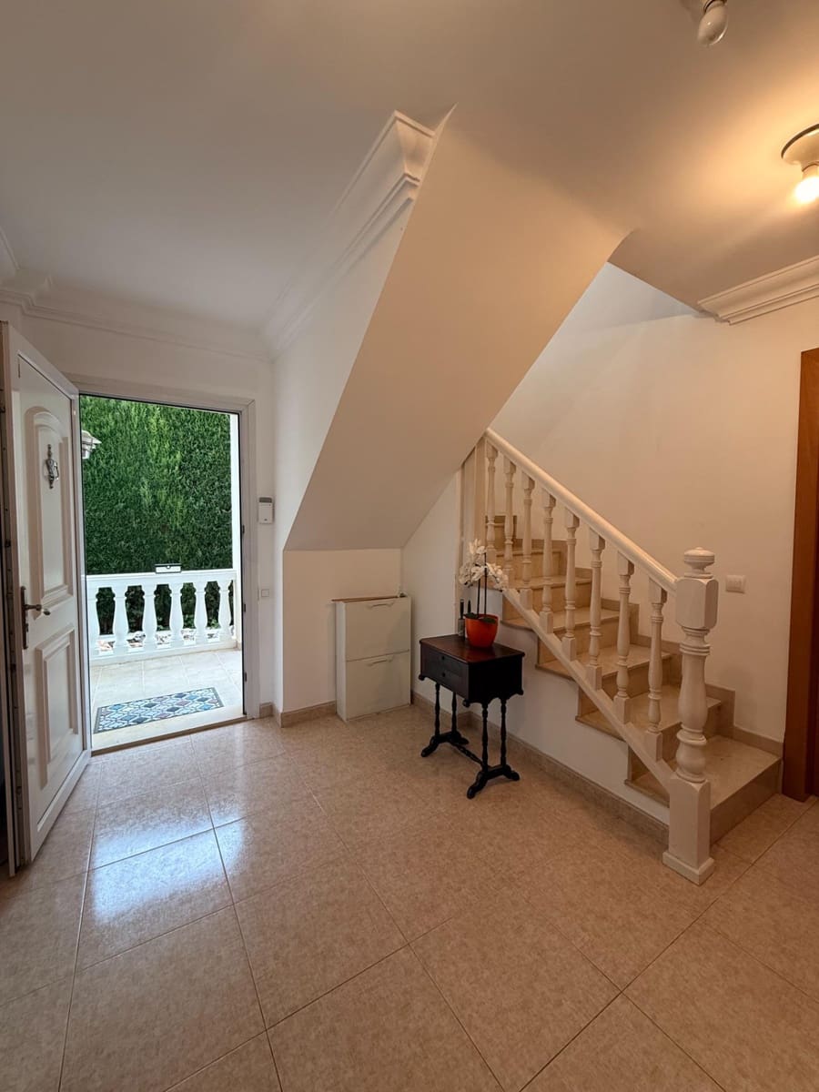 Chalet de 4 habitaciones en La Cañada en alquiler con piscina - 2.600 € (Ref: 9605012)