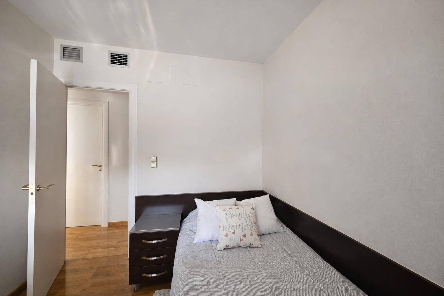 3 sovrum Lägenhet att hyra i Valencia stad med pool - 2 200 € (Ref: 9605015)