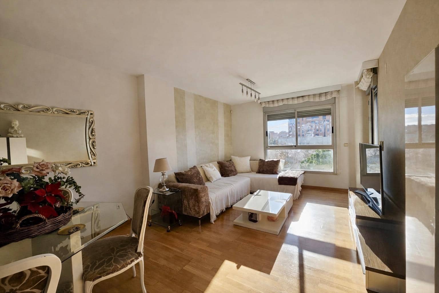 3 sovrum Lägenhet att hyra i Valencia stad med pool - 2 200 € (Ref: 9605015)