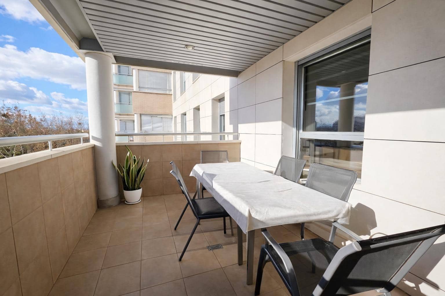 3 sovrum Lägenhet att hyra i Valencia stad med pool - 2 200 € (Ref: 9605015)