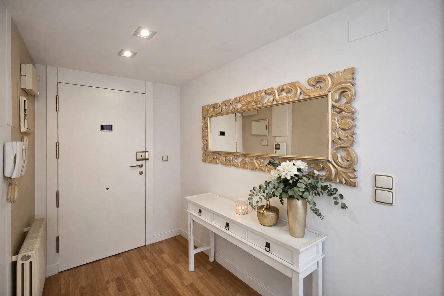 3 bedroom Apartment for rent in Valencia city with pool - € 2,250 (Ref: 9605015)