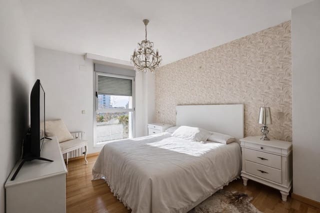 3 Zimmer Apartment zu vermieten in València Stadt mit Pool Garage - 2.250 € (Ref: 9605015)
