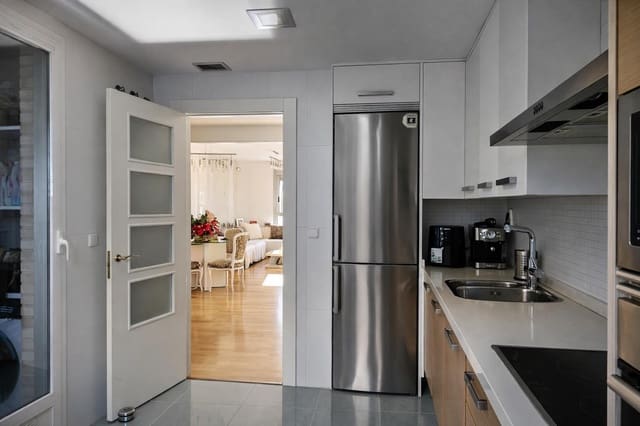 3 Zimmer Apartment zu vermieten in València Stadt mit Pool Garage - 2.250 € (Ref: 9605015)