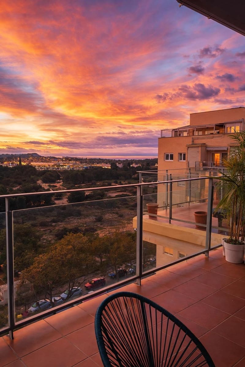 3 bedroom Penthouse for sale in Paterna with pool - € 500,000 (Ref: 9611580)