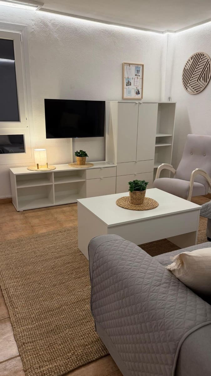 2 soverom Leilighet til leie i Valencia by - € 1 600 (Ref: 9652053)