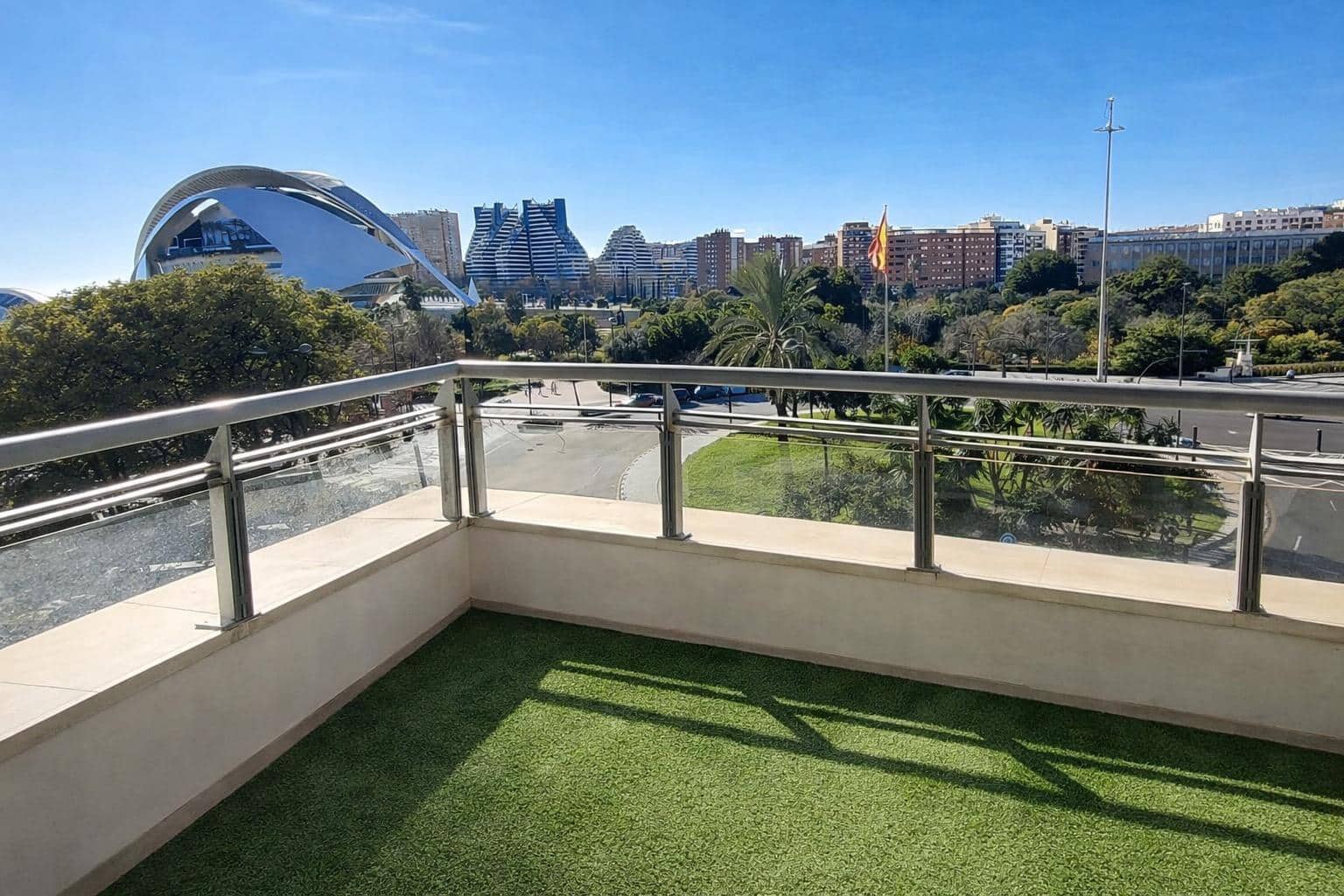 3 slaapkamer Flat te huur in Valencia stad met zwembad - € 2.700 (Ref: 9666544)