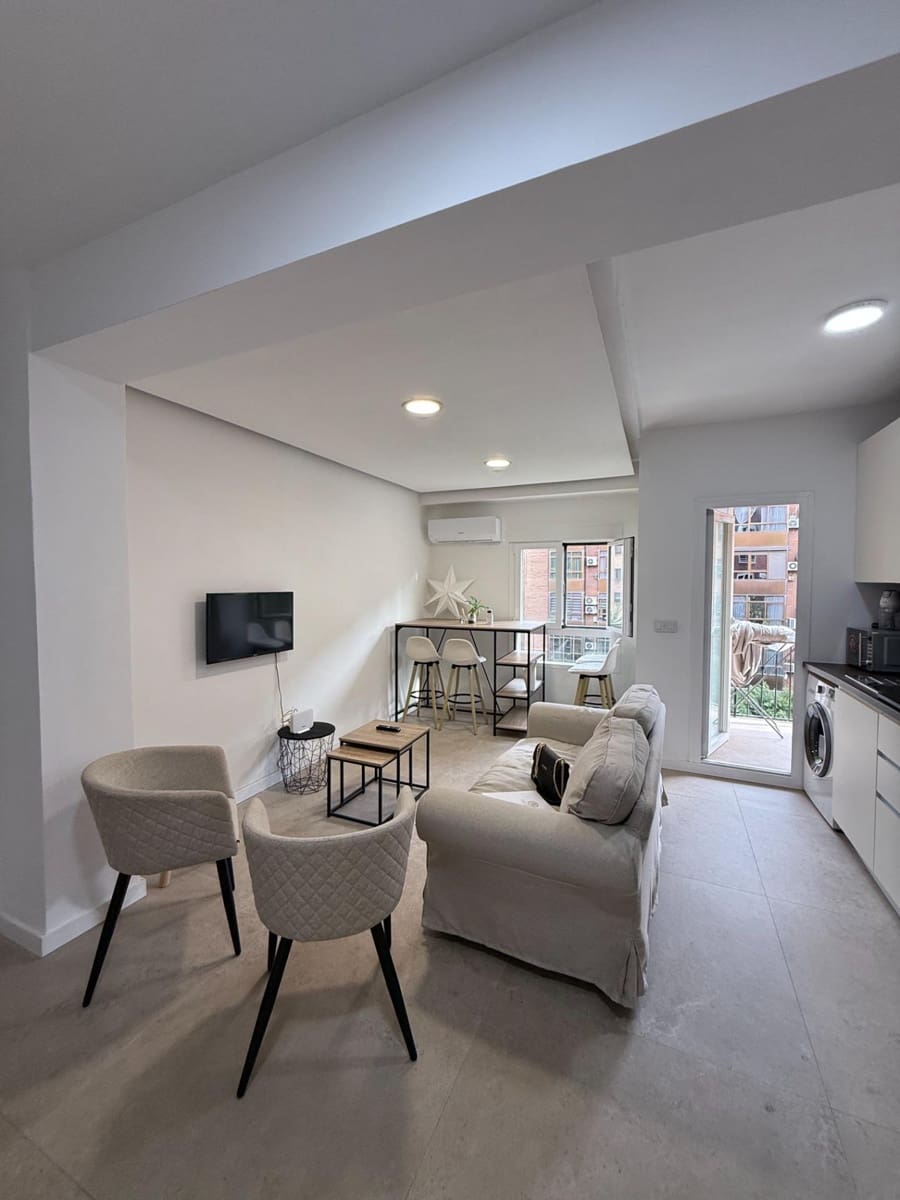 3 quarto Apartamento para arrendar em Valencia cidade - 1 800 € (Ref: 9666545)