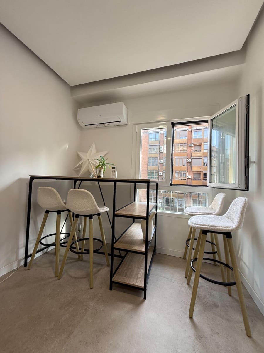 3 quarto Apartamento para arrendar em Valencia cidade - 1 800 € (Ref: 9666545)