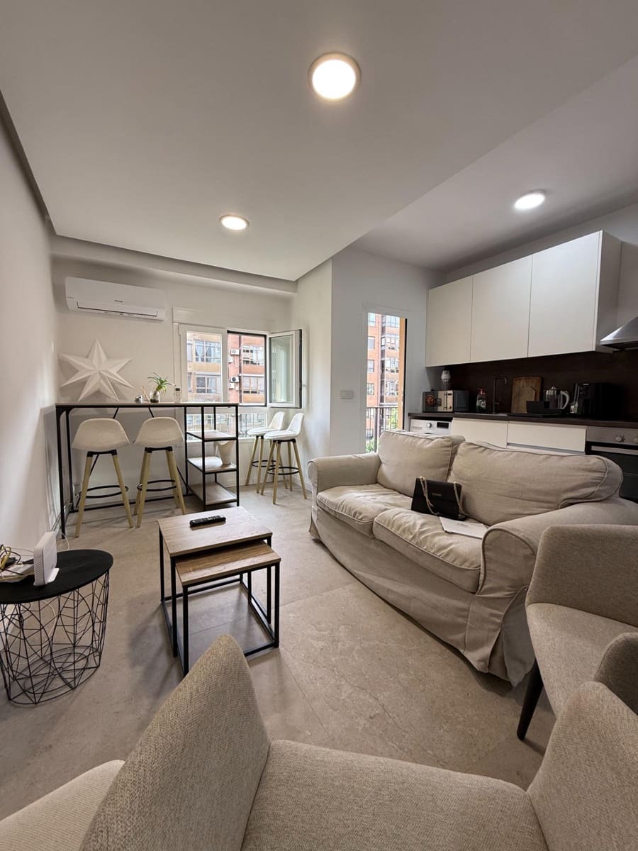 3 quarto Apartamento para arrendar em Valencia cidade - 1 800 € (Ref: 9666545)