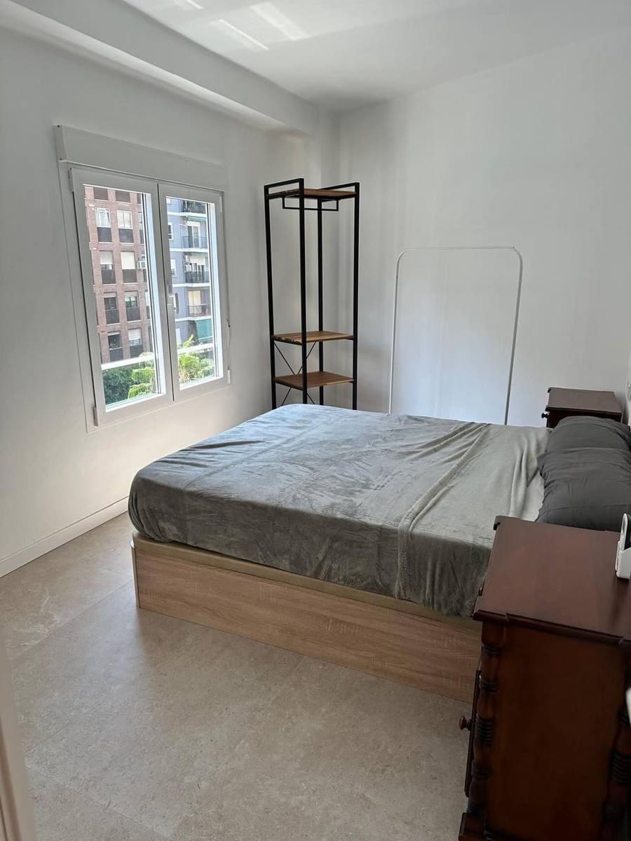 3 quarto Apartamento para arrendar em Valencia cidade - 1 800 € (Ref: 9666545)