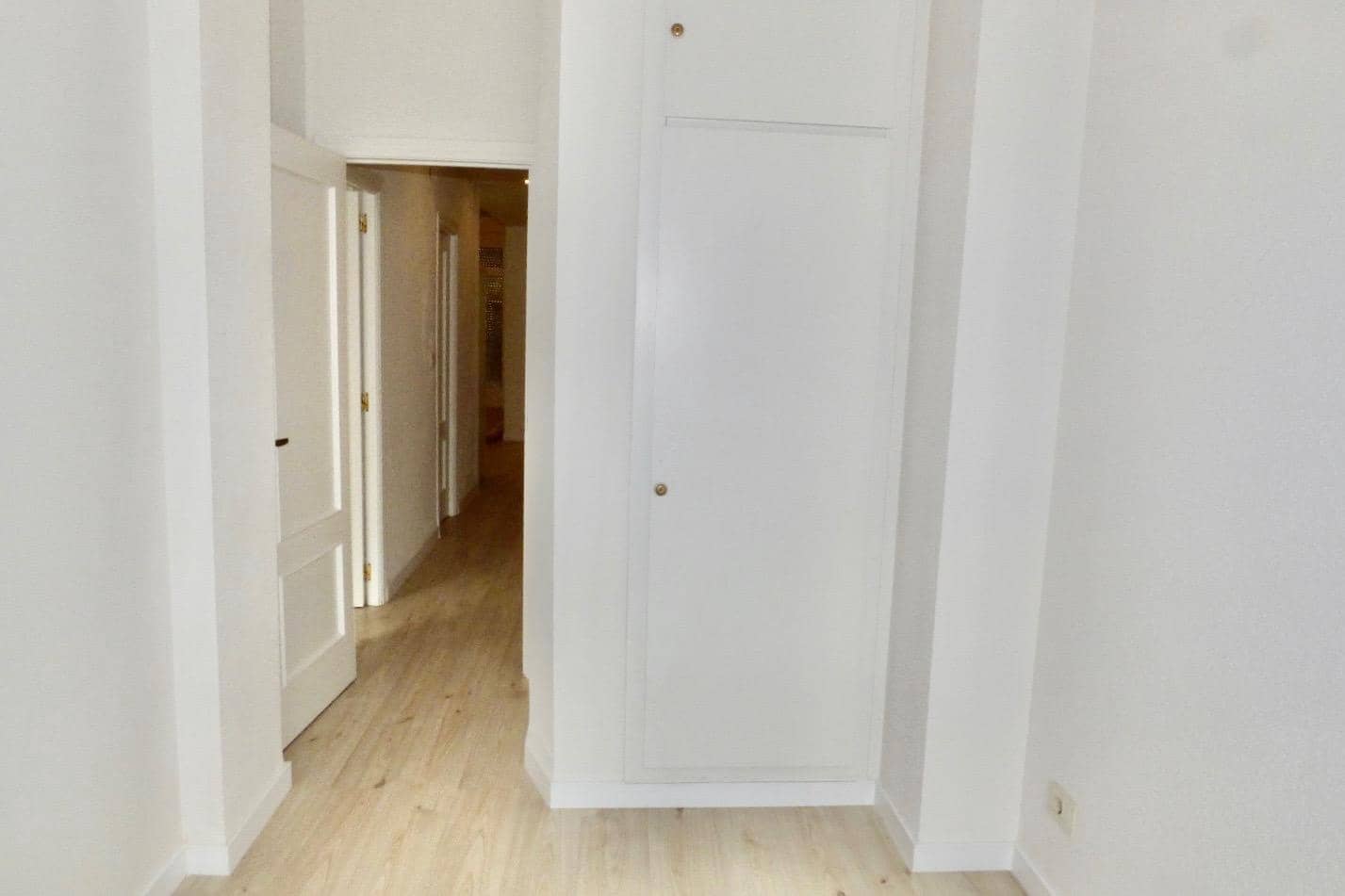 4 Zimmer Wohnung zu vermieten in Valencia Stadt - 1.800 € (Ref: 9674275)