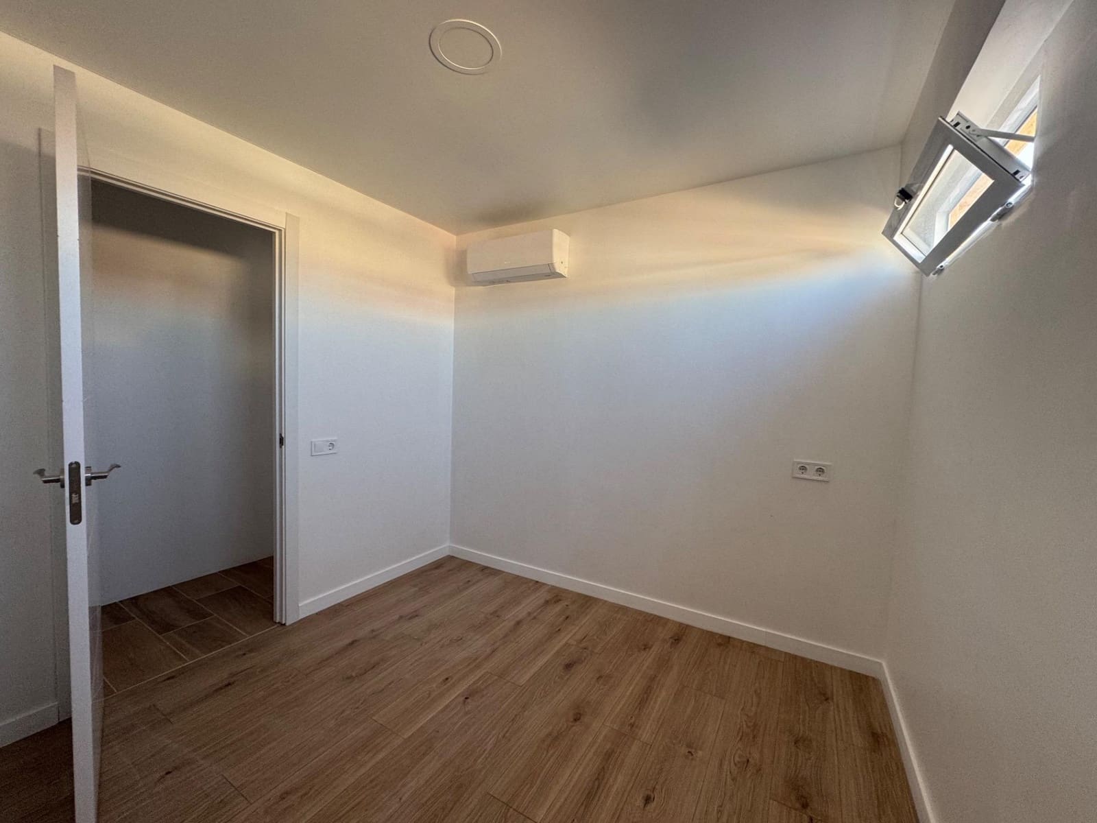 3 bedroom Flat for sale in Manises - € 168,000 (Ref: 9732161)