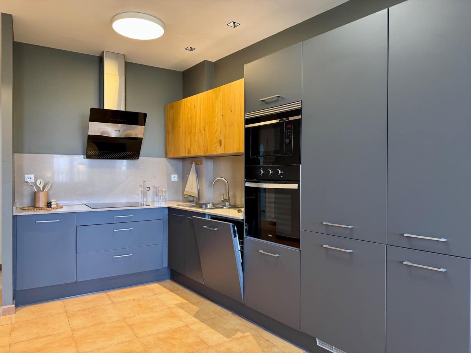 4 slaapkamer Flat te huur in Valencia stad - € 4.500 (Ref: 9755710)