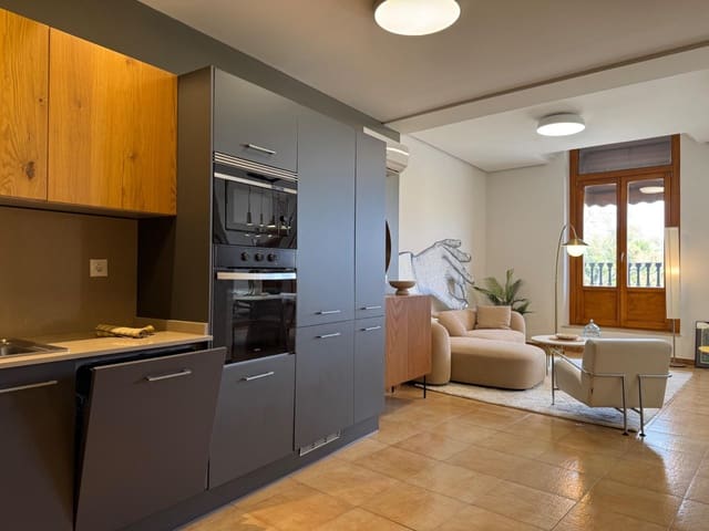 4 soveværelse Lejlighed til leje i Ciutat Vella, Valencia by - € 4.500 (Ref: 9755710)