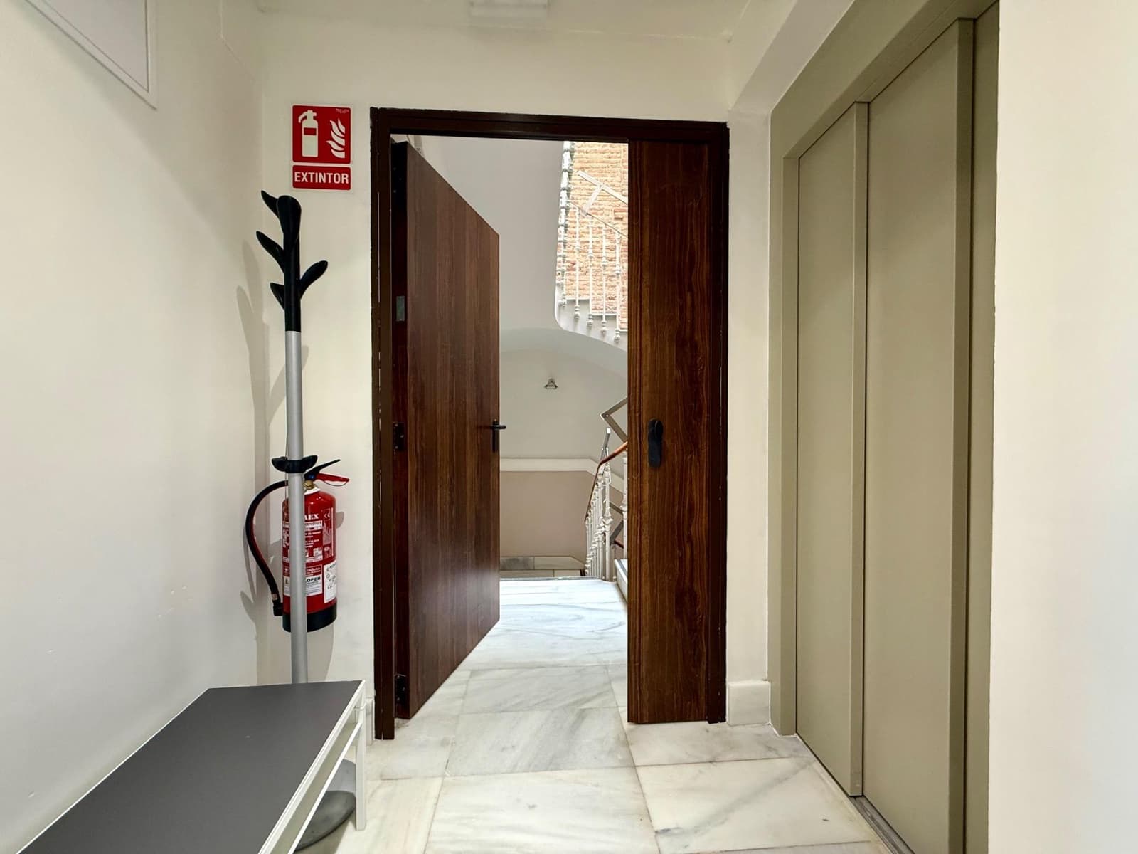 4 slaapkamer Flat te huur in Valencia stad - € 4.500 (Ref: 9755710)