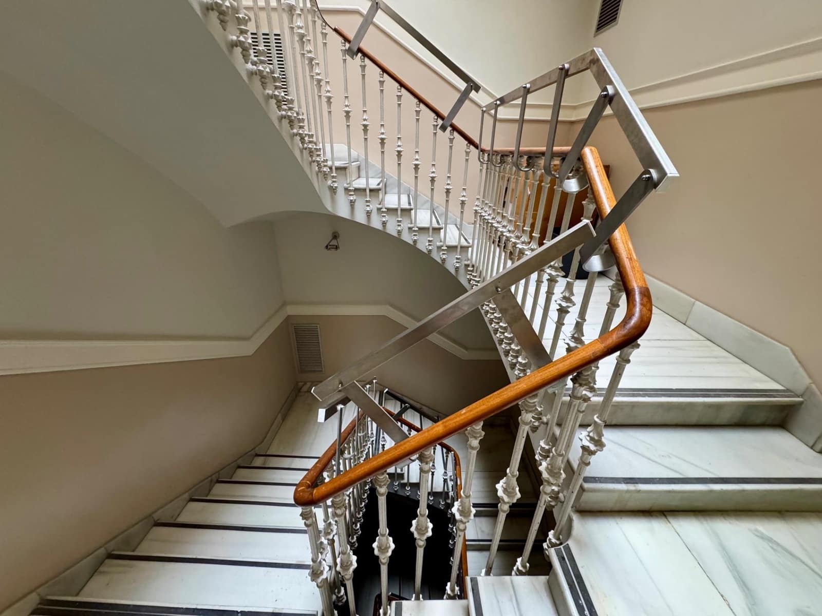 4 slaapkamer Flat te huur in Valencia stad - € 4.500 (Ref: 9755710)